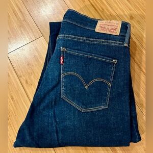 Levi's 310 shaping super skinny jean. Dark Blue. Size 30.